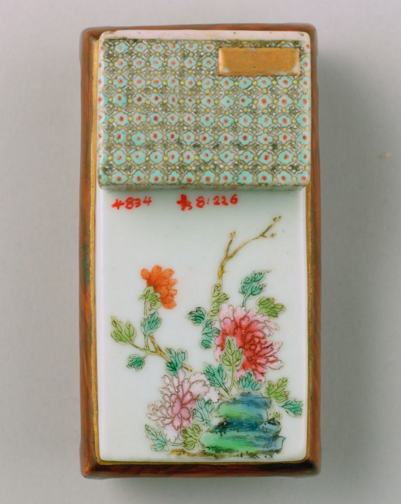 图片[2]-Wood grain glaze powder color peony pattern book type ink bed-China Archive